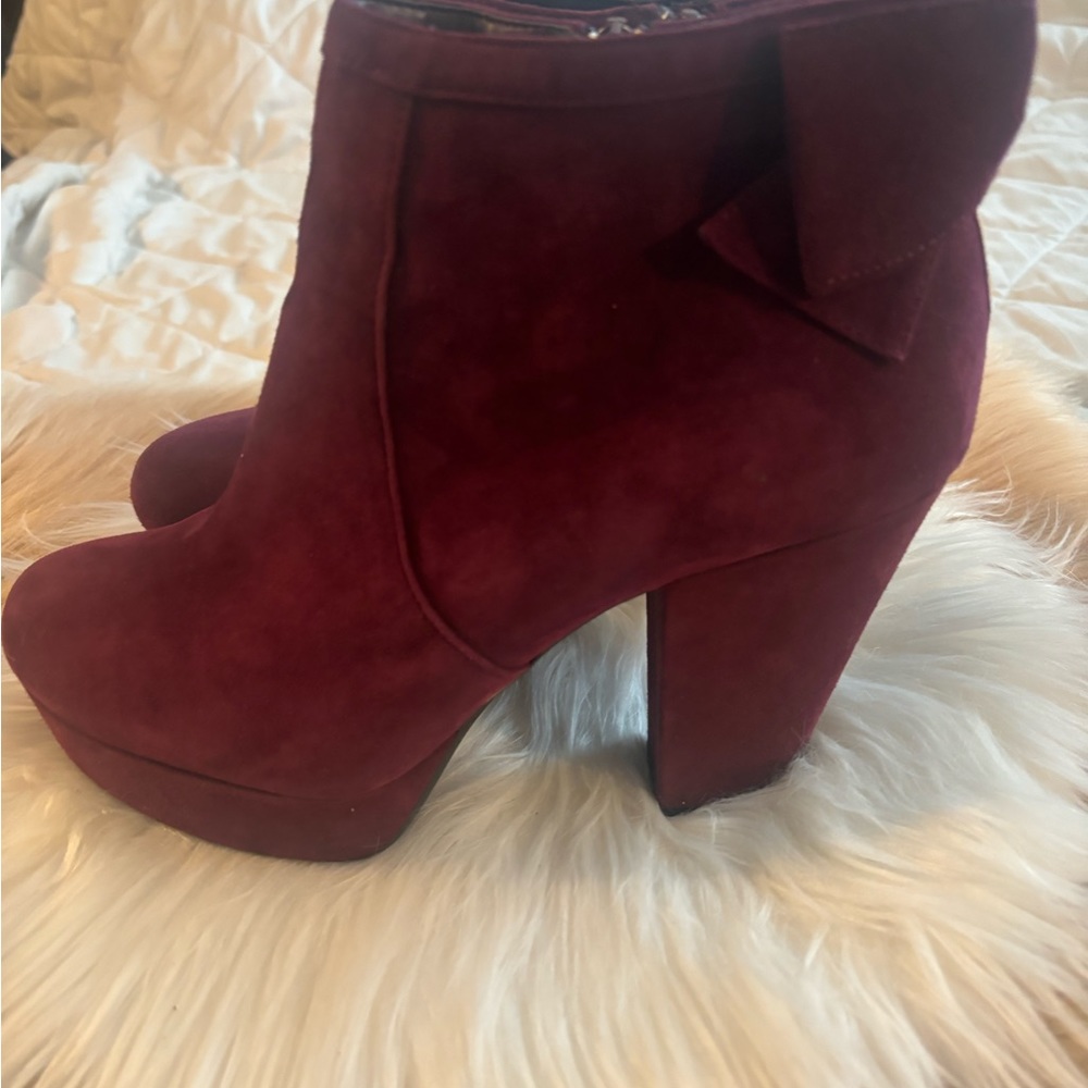 GIANNI BINI LADIES BURGUNDY SUEDE ANKLE HEEL BOOT. - Picture 3 of 7